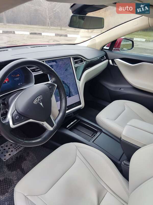Ліфтбек Tesla Model S 2016 в Запоріжжі