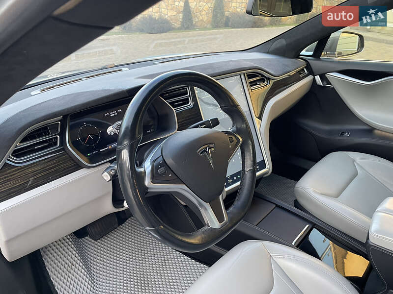 Ліфтбек Tesla Model S 2015 в Вінниці