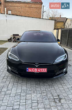 Лифтбек Tesla Model S 2017 в Львове