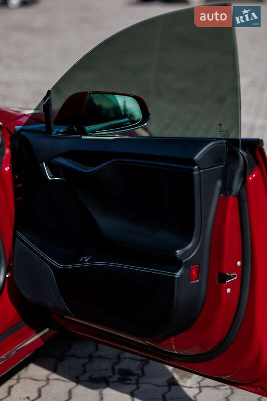 Лифтбек Tesla Model S 2019 в Львове
