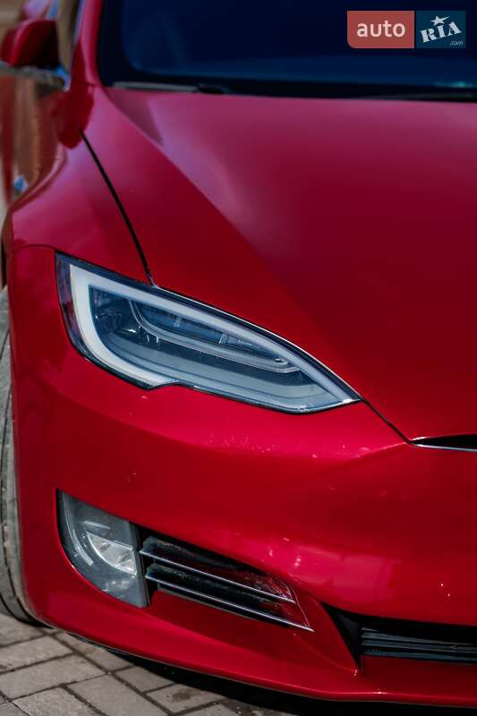 Лифтбек Tesla Model S 2019 в Львове