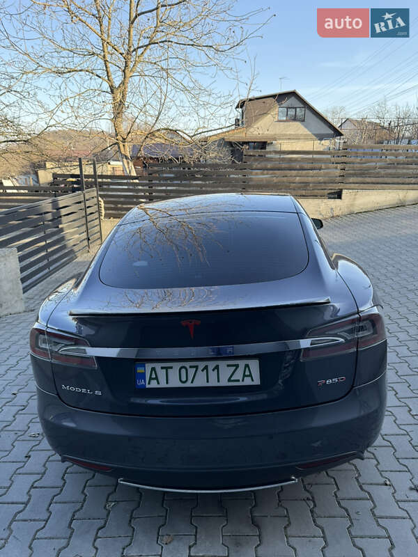 Лифтбек Tesla Model S 2015 в Черновцах