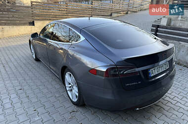 Лифтбек Tesla Model S 2015 в 