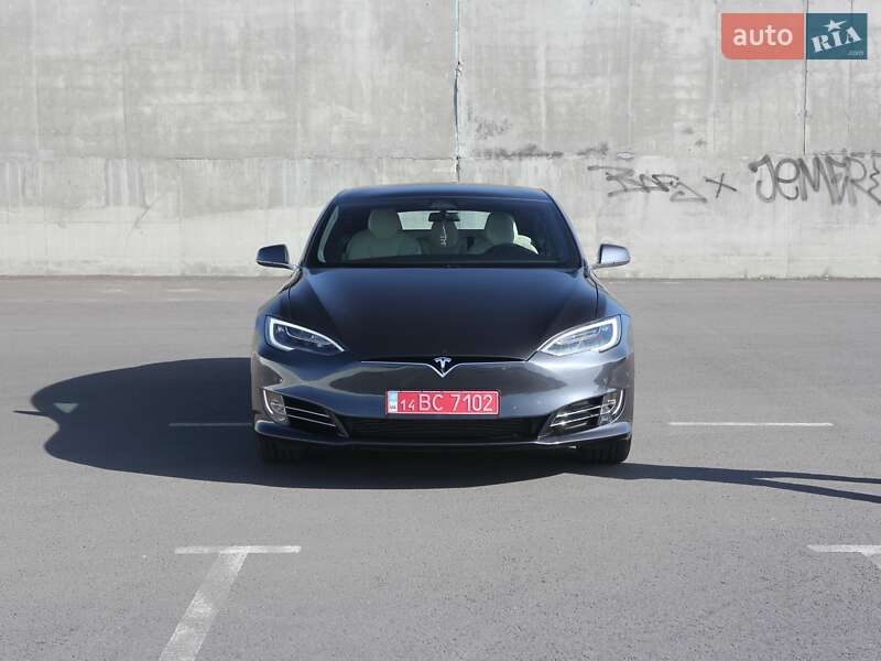 Ліфтбек Tesla Model S 2020 в 