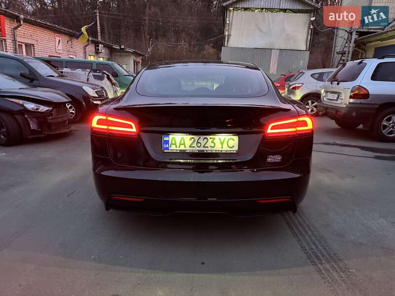 Лифтбек Tesla Model S 2021 в Киеве