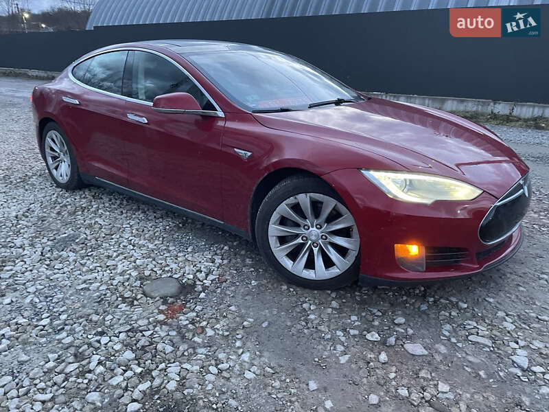 Лифтбек Tesla Model S 2016 в 