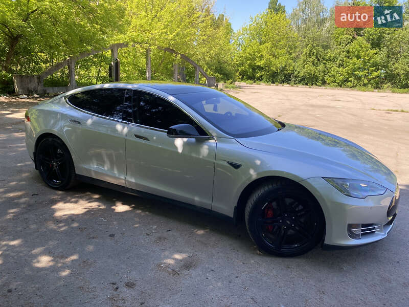Лифтбек Tesla Model S 2014 в Житомире