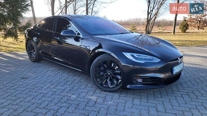 Лифтбек Tesla Model S 2016 в Коломые