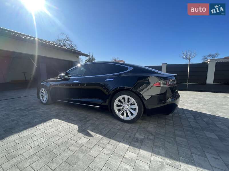 Лифтбек Tesla Model S 2018 в Львове