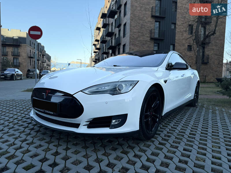 Ліфтбек Tesla Model S 2013 в 
