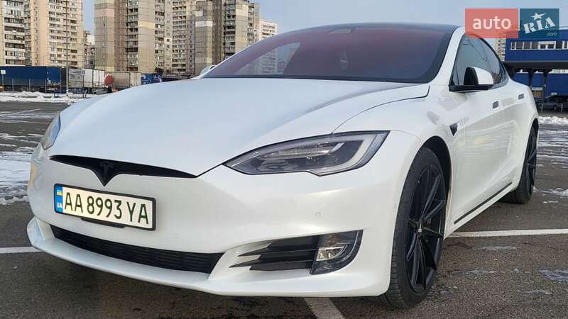 Ліфтбек Tesla Model S 2018 в Києві