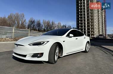 Лифтбек Tesla Model S 2016 в 
