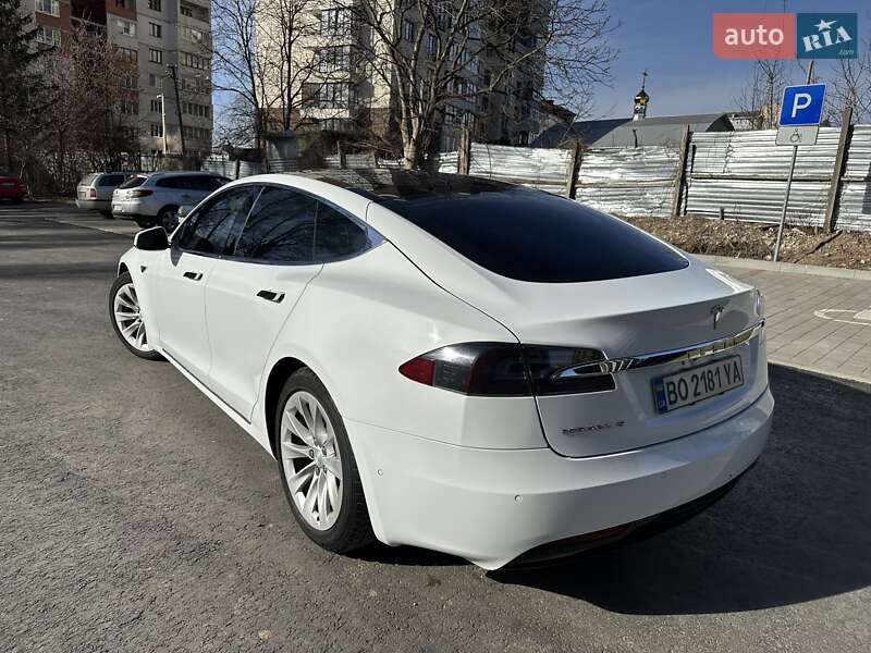 Ліфтбек Tesla Model S 2016 в Тернополі