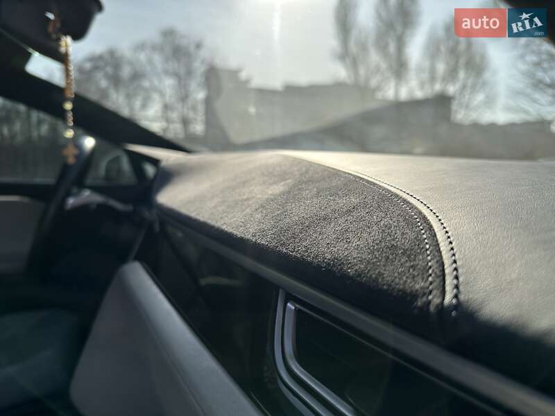 Ліфтбек Tesla Model S 2016 в Тернополі