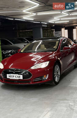 Лифтбек Tesla Model S 2014 в 