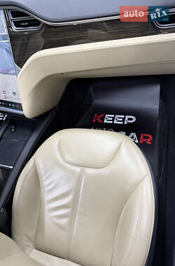 Лифтбек Tesla Model S 2014 в 