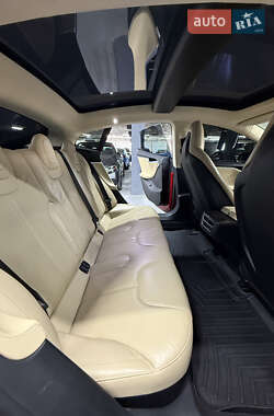 Лифтбек Tesla Model S 2014 в 
