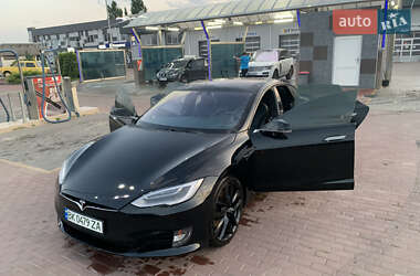 Лифтбек Tesla Model S 2017 в 