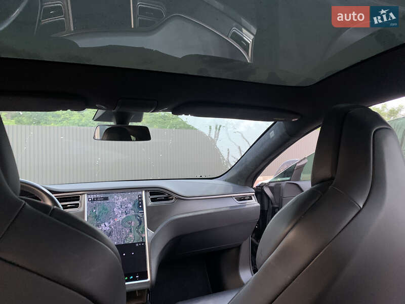 Ліфтбек Tesla Model S 2017 в Сарнах