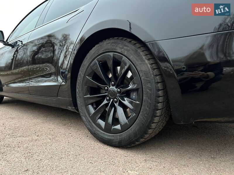 Лифтбек Tesla Model S 2017 в Нежине