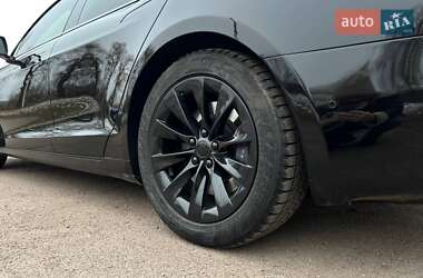 Лифтбек Tesla Model S 2017 в 