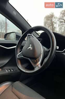 Лифтбек Tesla Model S 2017 в 