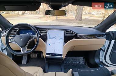 Лифтбек Tesla Model S 2016 в 