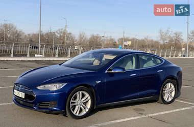 Лифтбек Tesla Model S 2015 в Киеве