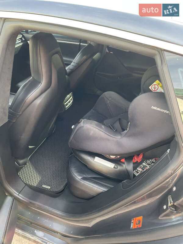Ліфтбек Tesla Model S 2016 в Вінниці
