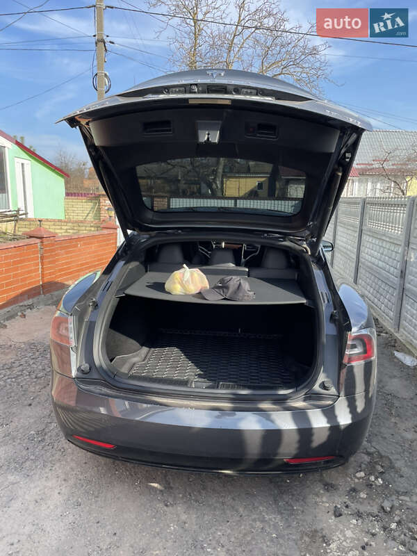 Ліфтбек Tesla Model S 2016 в Вінниці