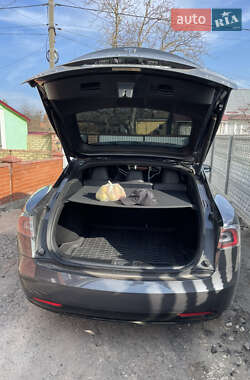 Лифтбек Tesla Model S 2016 в 