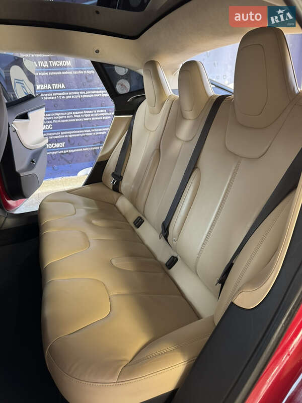 Лифтбек Tesla Model S 2017 в Николаеве