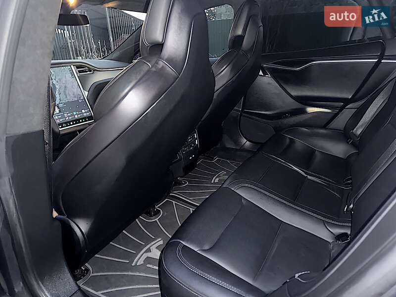 Ліфтбек Tesla Model S 2017 в Косові