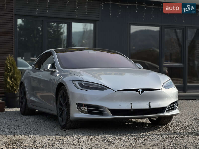 Лифтбек Tesla Model S 2018 в Львове