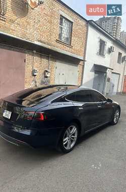 Лифтбек Tesla Model S 2013 в 