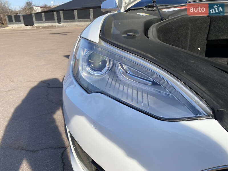 Лифтбек Tesla Model S 2016 в Житомире