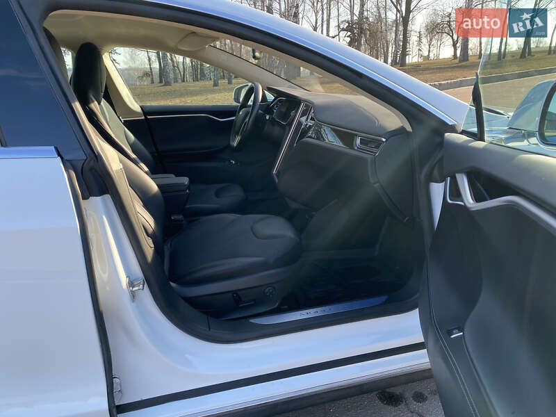 Лифтбек Tesla Model S 2016 в Житомире
