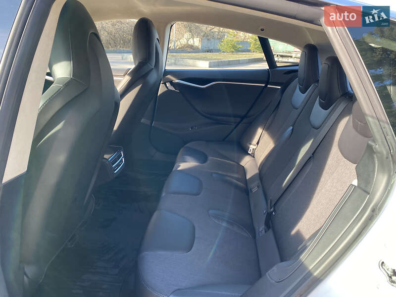 Лифтбек Tesla Model S 2016 в Житомире
