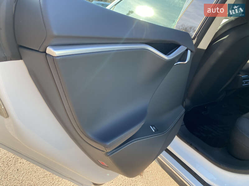 Лифтбек Tesla Model S 2016 в Житомире