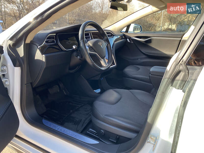 Лифтбек Tesla Model S 2016 в Житомире