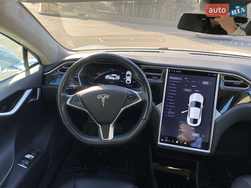 Лифтбек Tesla Model S 2016 в Житомире