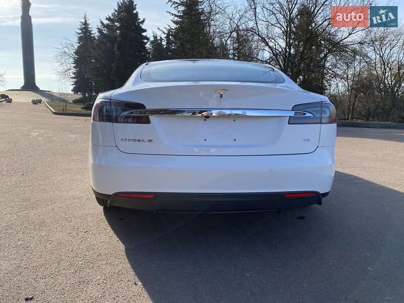 Лифтбек Tesla Model S 2016 в Житомире
