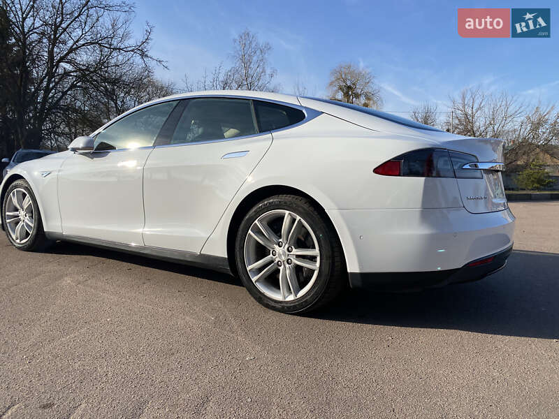 Лифтбек Tesla Model S 2016 в Житомире