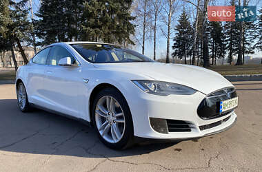 Лифтбек Tesla Model S 2016 в 
