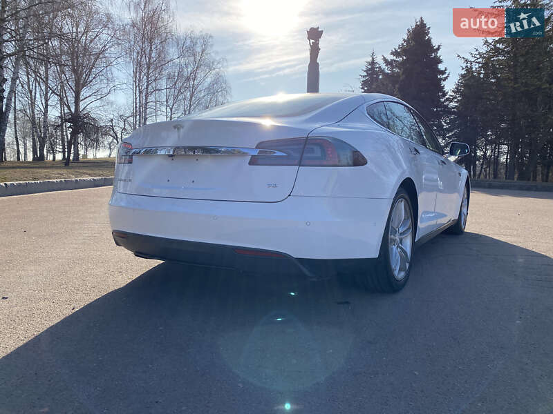 Лифтбек Tesla Model S 2016 в Житомире