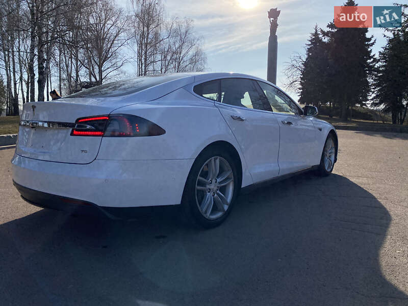 Лифтбек Tesla Model S 2016 в Житомире