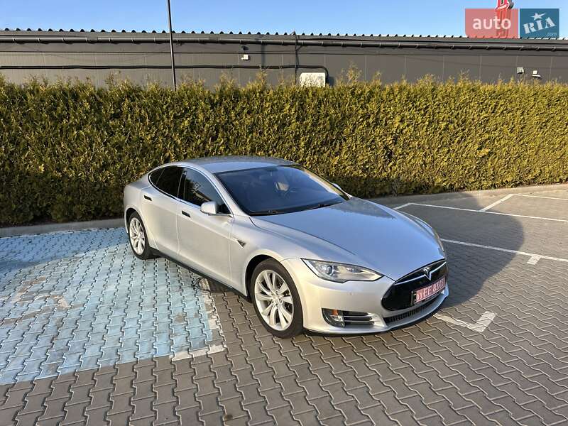 Tesla Model S 2014