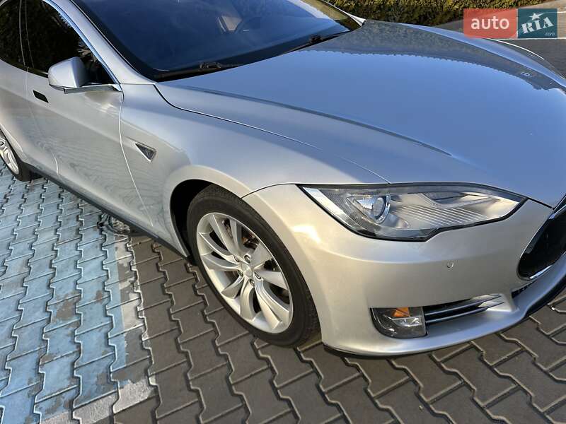 Ліфтбек Tesla Model S 2014 в Києві