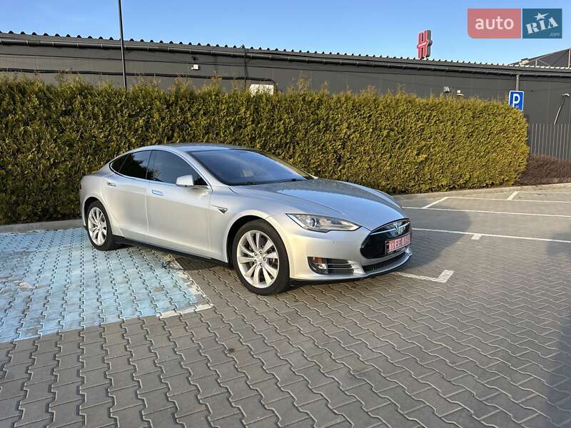Ліфтбек Tesla Model S 2014 в Києві