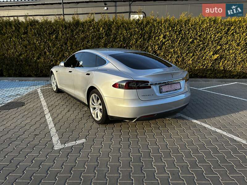 Ліфтбек Tesla Model S 2014 в Києві